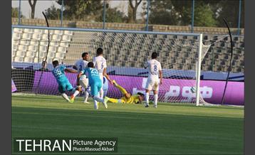 دیدار پیکان و استقلال در لیگ برتر فوتبال 26