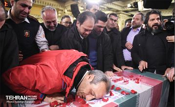 وداع با پیکر شهید «قریب رضا دارابی» 36