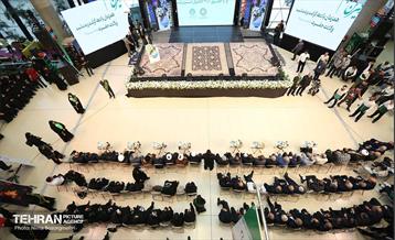 اهتزاز پرچم سبز رضوی بر فراز برج پرچم ایران 27