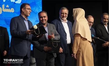 آیین گرامیداشت مقام شامخ معلم و تجلیل از معلمان نمونه منطقه ۱۷  18