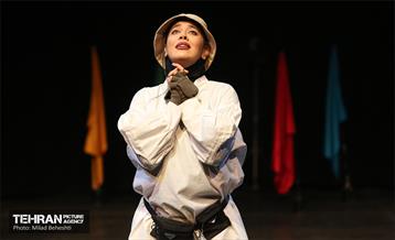 نمایش دروغ رستاخیز‎‎ 8