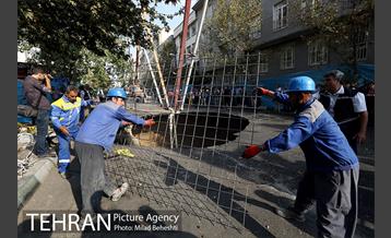 ریزش بخشی از خیابان پیامبر اتوبان ستاری -3 7