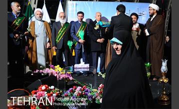 اهتزاز پرچم مسجد جمکران در برج میلاد 27