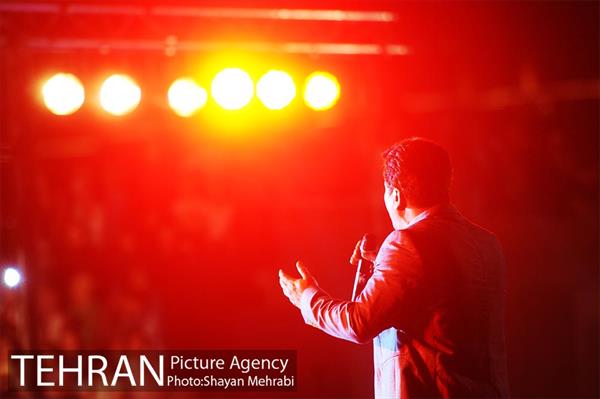 ویژه برنامه شب فیروزه ای در دریاچه شهدای خلیج فارس 15