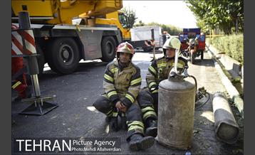 سقوط جرثقیل در بزرگراه شهید محلاتی 16