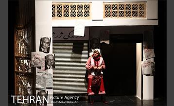 نمایش راپورت های شبانه دکتر مصدق‎ 9