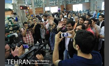 استقبال از عوامل فیلم فروشنده در فرودگاه امام خمینی تهران‎ 18