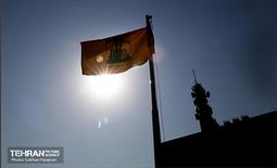 اهتزاز پرچم حزب الله بر بام بلدیه 9