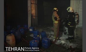 آتش سوزی انبار لوازم خانگی در خیابان 17شهریور 10