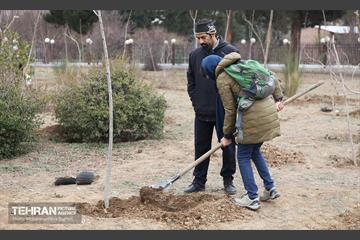 کاشت نهال یادمان تشکل ها در بوستان سمن ها 2