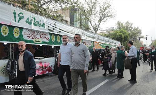 خدمت رسانی مواکب منطقه۱۶ به نمازگزاران عید سعید فطر 16