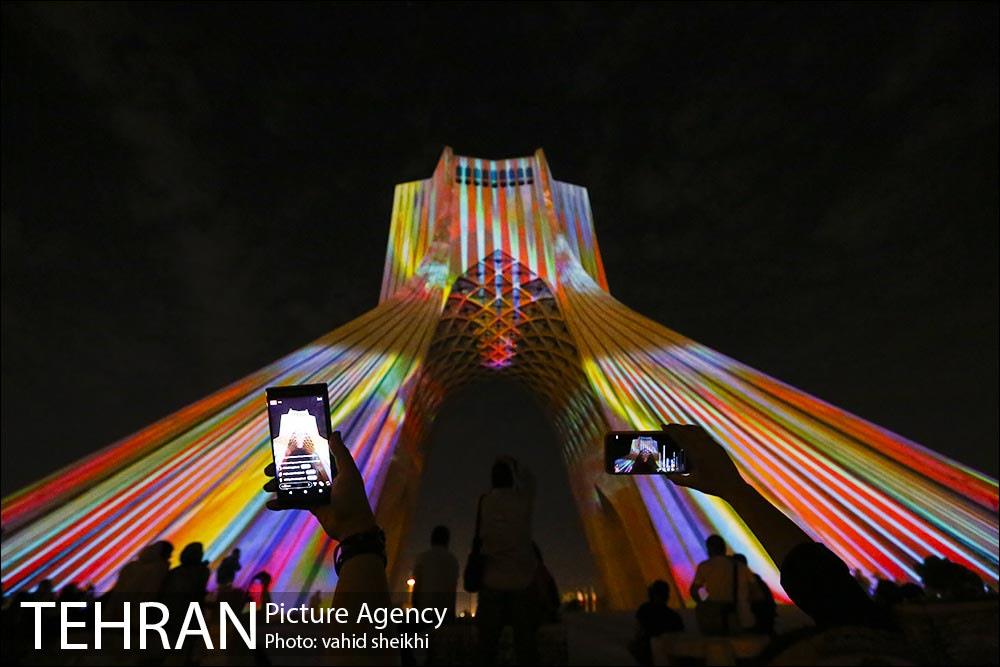 هزار توی زمان در برج آزادی 11