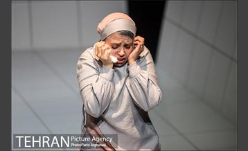 نمایش فقط چهل روزه بودم 6