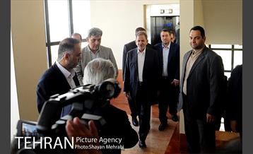 بازدید معاون اول رئیس جمهور به همراه شهردار تهران از کارخانه واگن‌سازی تهران 46