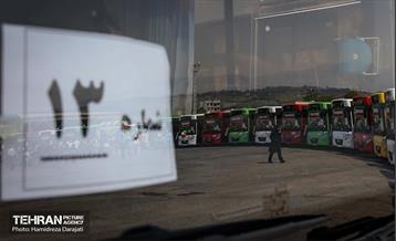 رونمایی از ۴۰ دستگاه اتوبوس شرکت واحد 17