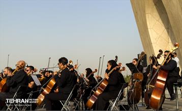 اجرای ارکستر سمفونیک تهران در میدان آزادی 35