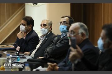 دیدار شهردار تهران با نخبگان و خانواده های شهدای منطقه 14