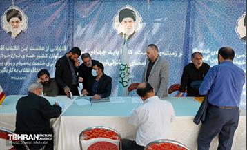 میز خدمت شهرداری تهران در نماز جمعه 37