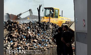 آتش سوزی انبار کالا در خیابان فداییان اسلام 11