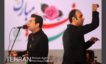 اجرای خیابانی محمد معتمدی و ارکستر سازهای ملی ایران در بوستان آب و آتش 2