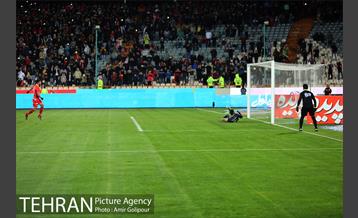 دیدار تیم‌های فوتبال پرسپولیس - صنعت نفت آبادان 27