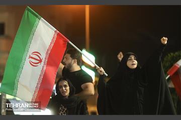 تجمع شب سی‌وچهارم در میدان انقلاب 17