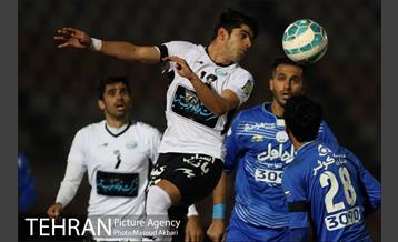 دیدار صبای قم و استقلال در لیگ برتر فوتبال 18