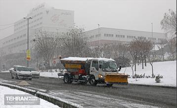 بازدید اصحاب رسانه از خدمات برف‌روبی منطقه 5 شهرداری تهران 27