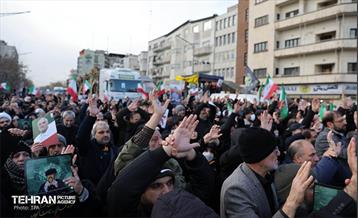 تشییع پیکر ۱۰۰ شهید مردمی و مدافع امنیت در تهران - 1 8