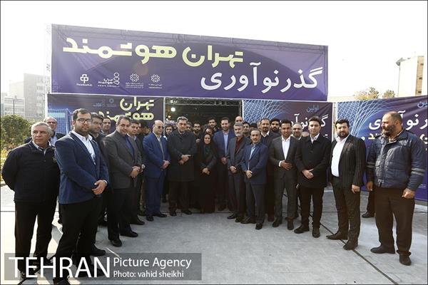 بازدید شهردار تهران از گذر نوآوری در میدان هفت تیر 15