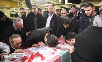 وداع با پیکر شهید «قریب رضا دارابی» 35