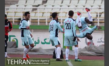 دیدار سایپا و پیکان در لیگ برتر فوتبال