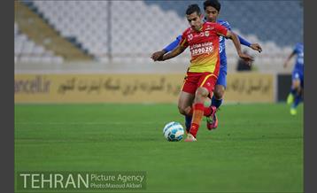 دیدار تیم های فوتبال استقلال و فولاد خوزستان
