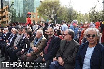 افتتاح نوروزگاه هنر در پیاده‌راه بلوار کشاورز 5