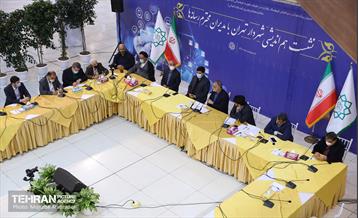 نشست هم‌اندیشی شهردار تهران با مدیران رسانه‌ها 8