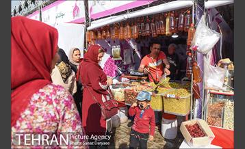 آیین گلاب­گیری «زیارت گل» 1