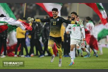 جشن و شادی بازیکنان و کادر فنی تیم ملی ایران پس از صعود به جام جهانی 2022