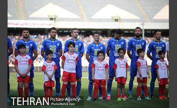 دیدار تیم‌های فوتبال استقلال و پدیده 3