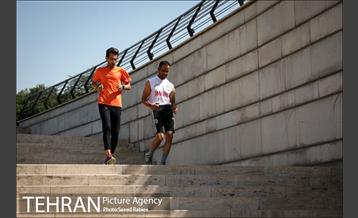 ثبت رکورد پله نوردی در برج میلاد 7