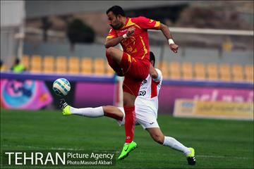 دیدار تیم های فوتبال نفت تهران و پرسپولیس