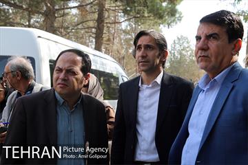 بازدید سید آرش حسینی میلانی از پارک جنگلی چیتگر 2