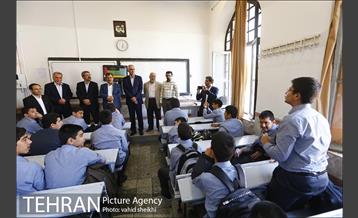 بازدید شهردار تهران از دبیرستان البرز 12