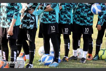 آکادمی فوتبال بانوان 15