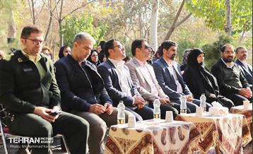 مراسم تقدیر و تکریم از پرستاران شاغل و همسران جانباز منطقه ۱۶ 25