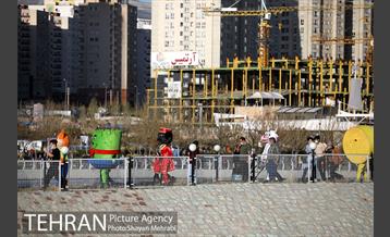 گردهمایی بزرگ عروسک‌های نوروزی در دریاچه شهدای خلیج فارس 32