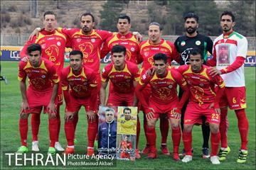 دیدار تیم های فوتبال نفت تهران و پرسپولیس