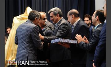 تجلیل از خبرنگاران و عکاسان عرصه دفاع مقدس با حضور شهردار تهران 40