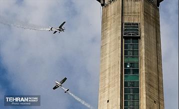 مانور ویژه هواپیماهای فوق سبک بر فراز برج میلاد 20