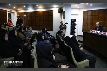 جلسه هم‌اندیشی رییس نهاد پایش طرح های توسعه شهری با جمعی از بانوان 31