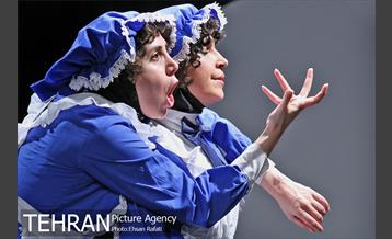 نمایش “کلفت ها” در خانه هنرمندان 13